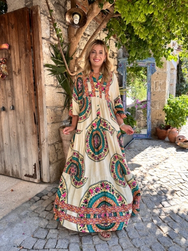moda sokakta - Krem Mandala Desen Elbise
